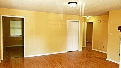 11828 E Gateway Dr SE in Huntsville, AL - Building Photo - Building Photo