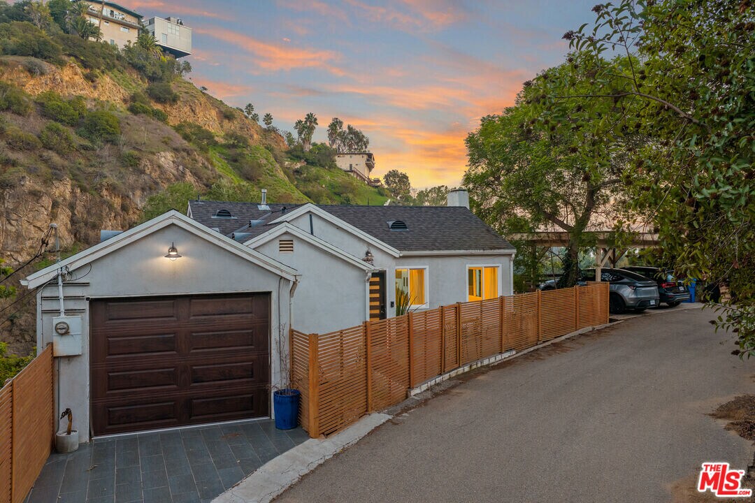 2370 San Marco Dr in Los Angeles, CA - Building Photo