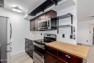 2625 E Indian School Rd in Phoenix, AZ - Building Photo - Building Photo