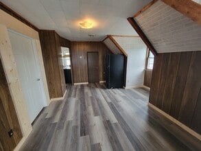 2411 Harlan St in Falls City, NE - Building Photo - Building Photo