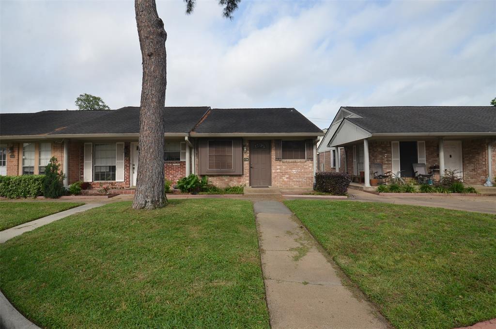 1108 W Tri Oaks Ln in Houston, TX - Building Photo