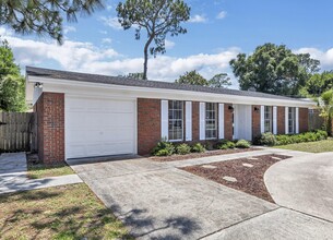 702 Mayflower Ave in Fort Walton Beach, FL - Building Photo - Building Photo