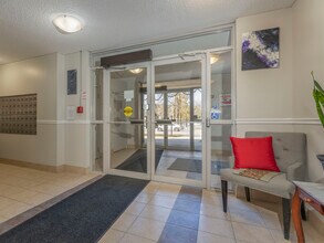 Hanover Towers in Hanover, ON - Building Photo - Building Photo