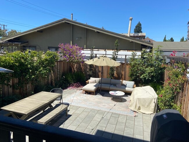 692 62nd St in Oakland, CA - Foto de edificio - Building Photo