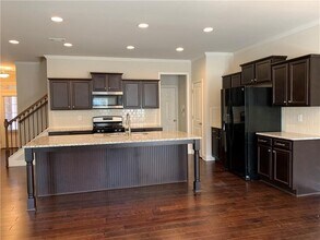 325 Holdings Dr in Lawrenceville, GA - Building Photo - Building Photo