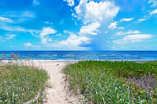 3541 NE Ocean Blvd in Jensen Beach, FL - Building Photo