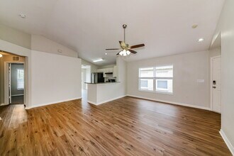 727 Cristelle Jean Dr in Ruskin, FL - Foto de edificio - Building Photo