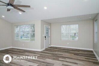 7103 Betsy Ross Dr in Louisville, KY - Building Photo - Building Photo