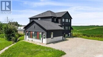 2236 Line 34 in Perth East, ON - Building Photo