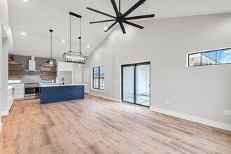 205 Avenue None Ave in Johnson City, TX - Building Photo - Building Photo