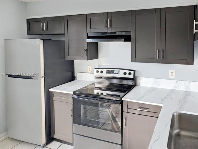 property at 1080 N Franklin Ave