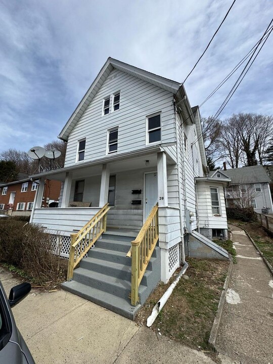 39 Bank St in Derby, CT - Foto de edificio