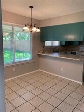 7529 Walnuthill Ct in Watauga, TX - Foto de edificio - Building Photo