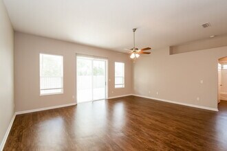 11829 Parker Lakes Drive in Jacksonville, FL - Building Photo - Building Photo