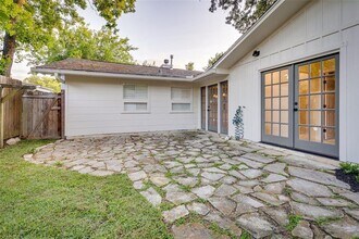 2402 Westover Rd in Austin, TX - Building Photo - Building Photo