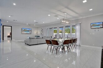 1000 Diplomat Pkwy in Hollywood, FL - Foto de edificio - Building Photo