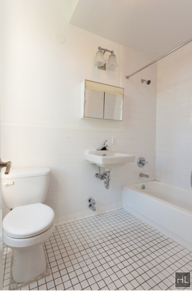 E 5TH ST. in New York, NY - Building Photo - Building Photo