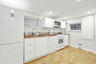 350 45th Av E in Vancouver, BC - Building Photo - Building Photo