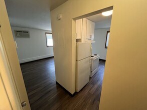 2440 Dupont Ave S in Minneapolis, MN - Building Photo - Interior Photo