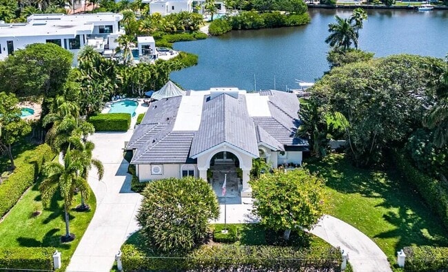 property at 1400 Lands End Rd