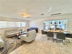 19410 NE 19th Ave in North Miami Beach, FL - Building Photo - Building Photo