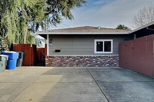 1029-1029 Woodshire Way in Sacramento, CA - Building Photo