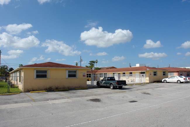 130 W 13th St in Hialeah, FL - Building Photo - Building Photo