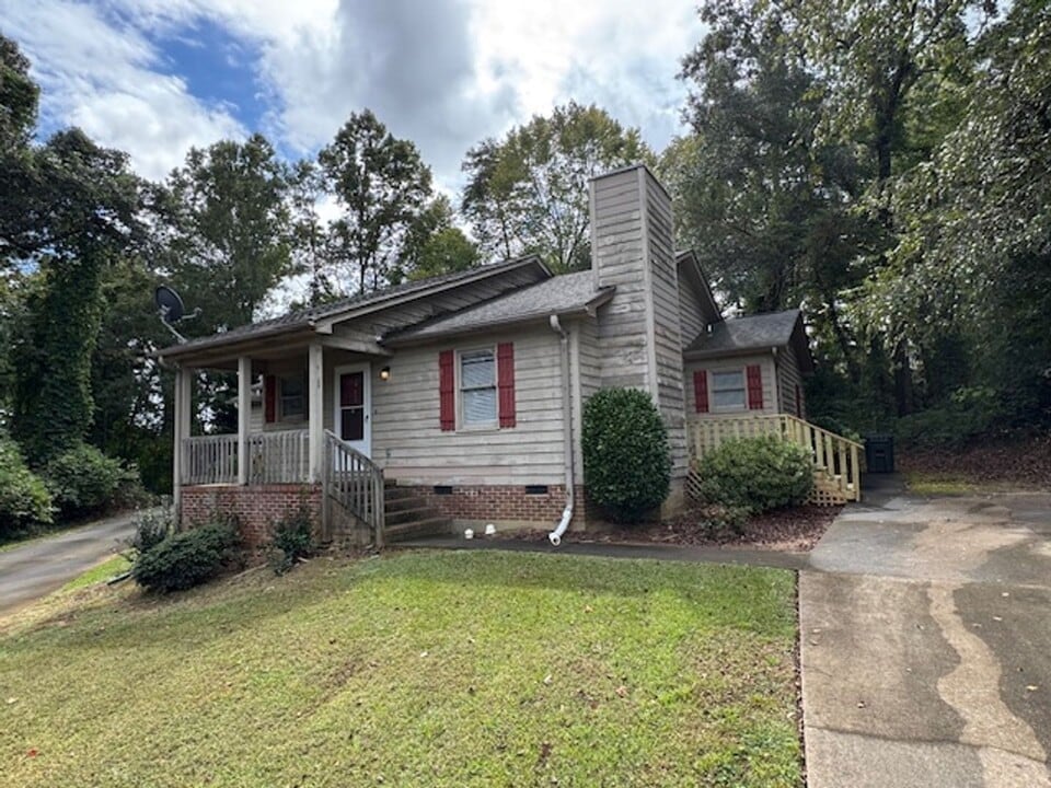 206b Wildwood Dr in Greer, SC - Building Photo