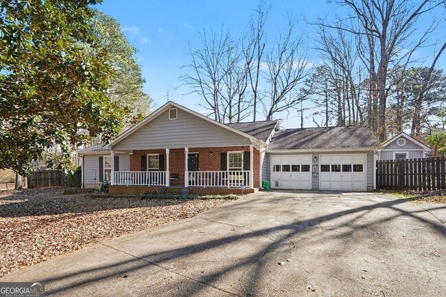 8671 Twin Oaks Dr in Jonesboro, GA - Building Photo - Building Photo