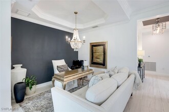 16348 Viansa Wy in Naples, FL - Foto de edificio - Building Photo