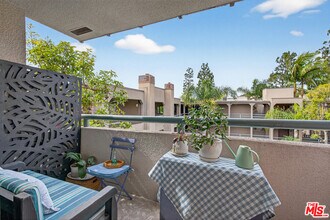 8300 Manitoba St in Los Angeles, CA - Building Photo - Building Photo