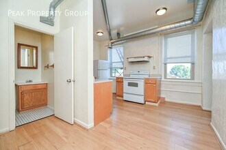1506 William Howard Taft Rd in Cincinnati, OH - Building Photo - Building Photo