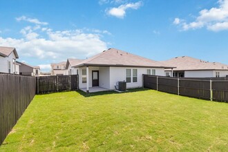 198 Schrader Dr in Buda, TX - Building Photo - Building Photo