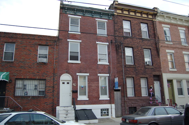 604 Tasker St in Philadelphia, PA - Building Photo - Building Photo