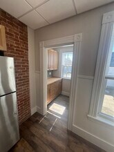 75 Boynton St, Unit 2 in Manchester, NH - Building Photo - Building Photo