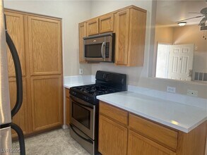 1311 Red Gable Ln in Las Vegas, NV - Building Photo - Building Photo