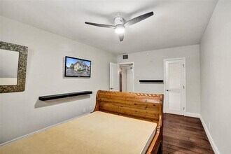 101 E McNab Rd in Pompano Beach, FL - Foto de edificio - Building Photo
