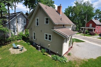 921 Sylvan Ave in Ann Arbor, MI - Building Photo - Building Photo