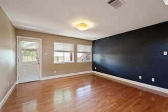 1806 Rosenborough Ln N in Round Rock, TX - Building Photo - Building Photo
