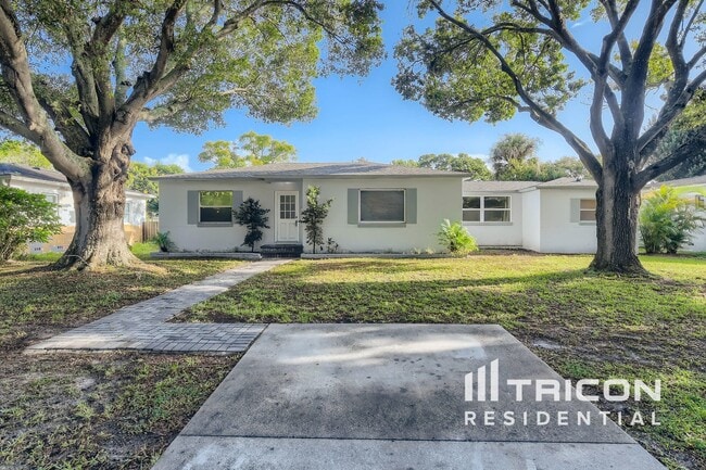 2311 35th Ave N in St. Petersburg, FL - Building Photo - Building Photo