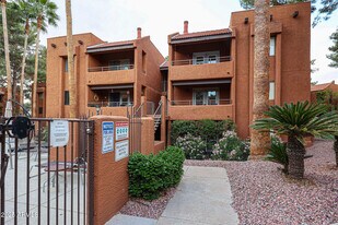 4704 E Paradise Vlg Pkwy S in Phoenix, AZ - Building Photo