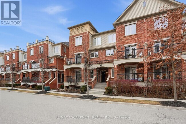 2464 Post Rd in Oakville, ON - Building Photo - Building Photo