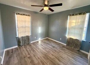 411 Elaine St in La Marque, TX - Building Photo - Building Photo