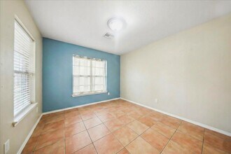 3080 Linwood Ave, Unit One in Naples, FL - Foto de edificio - Building Photo