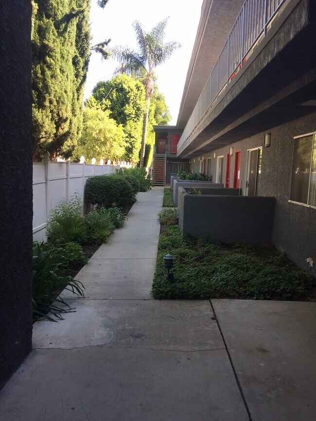 4546 Murietta Ave Apartments and Nearby Sherman Oaks Apartments For