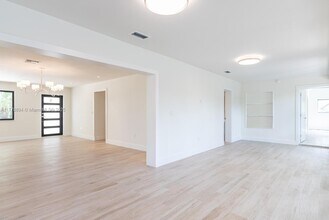 10500 SW 72nd Ave in Pinecrest, FL - Building Photo - Building Photo