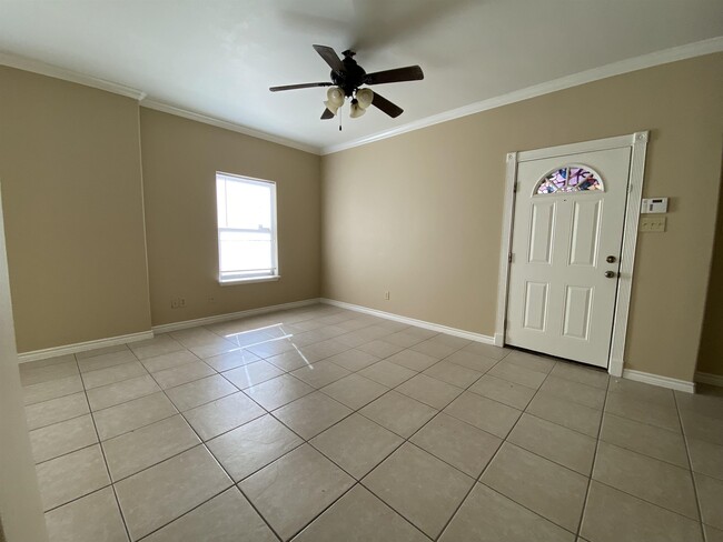9809 Sterling Loop in Laredo, TX - Building Photo - Building Photo