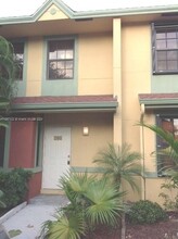 206 City View Dr in Fort Lauderdale, FL - Foto de edificio - Building Photo