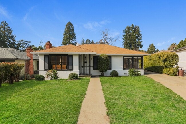 property at 7 Arlington Ln