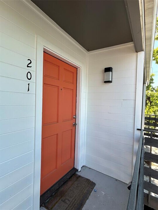112 W 38th St in Austin, TX - Building Photo